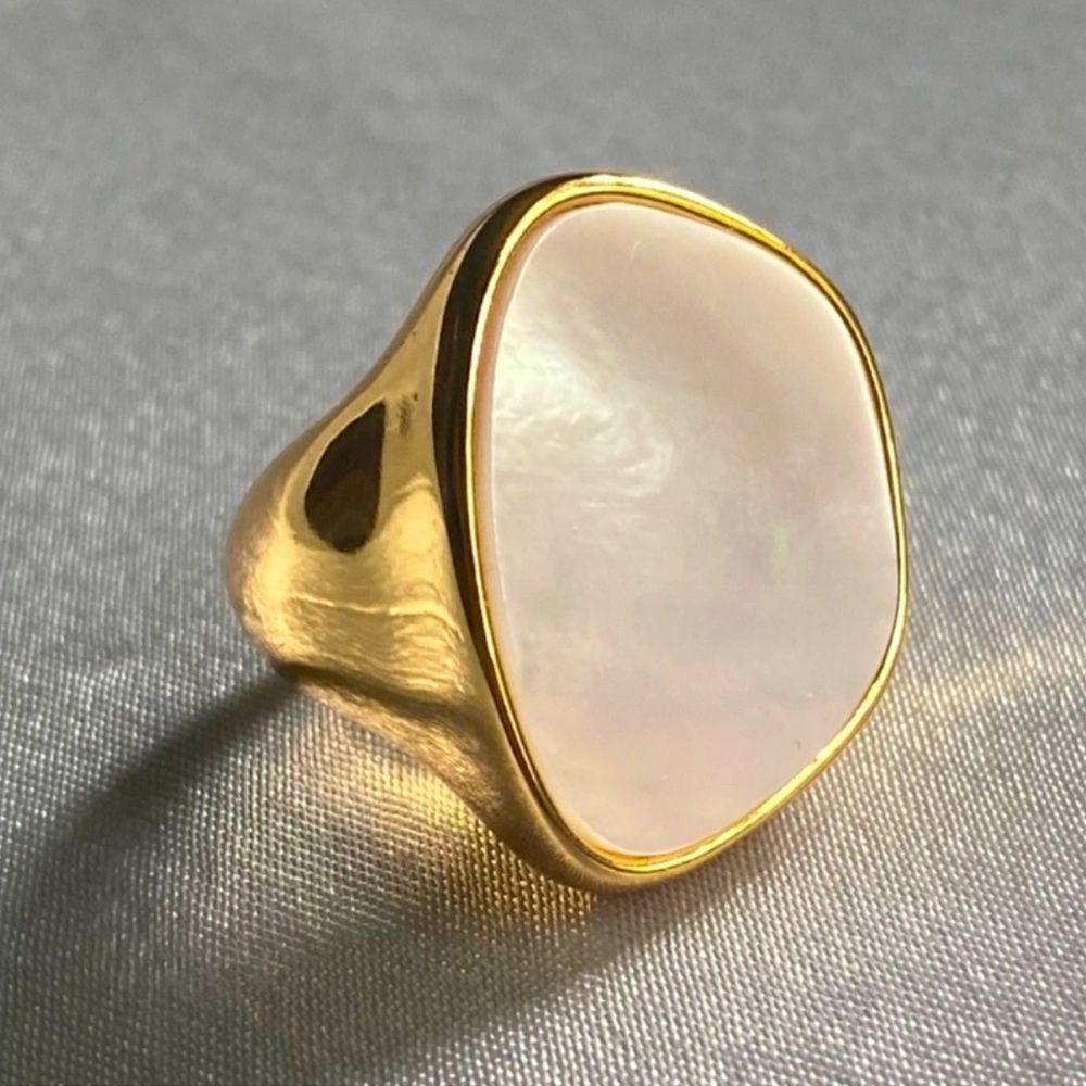 Nacre Mother of Pearl Gold Electroplated Ring Size 7